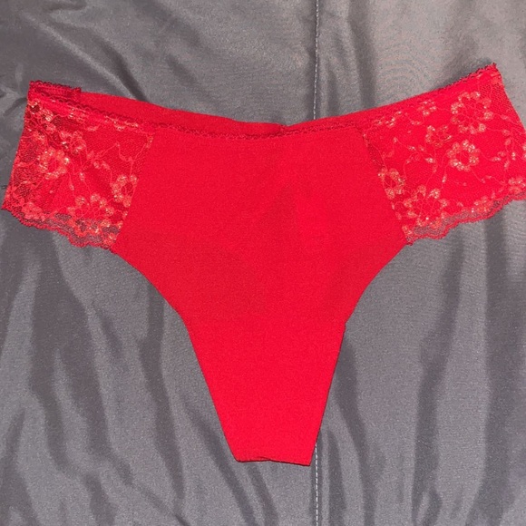Victoria’s Secret Thong Set - Picture 2 of 4